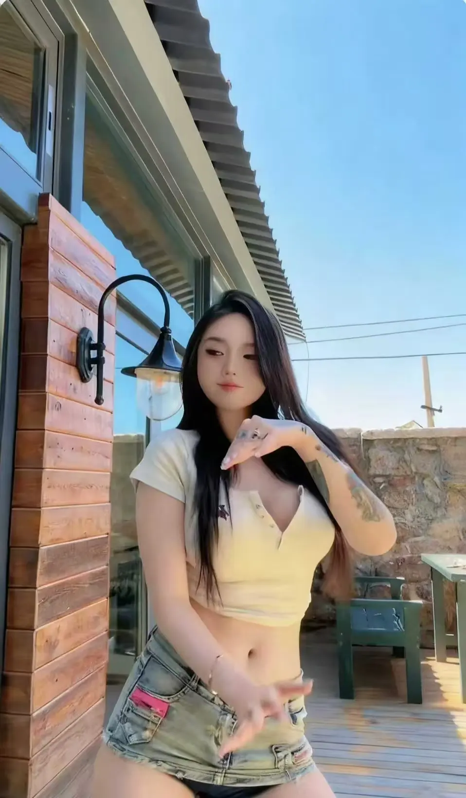 《Meena 成美男》高清全集中文版未删减版免费观看-资源全面开放获取-网盘在线看无广告-一次看遍Meena 成美男全集