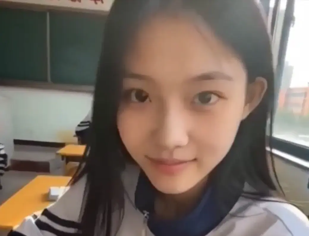 我的十八岁女友无删减版在线观看 - 高甜治愈结局太甜4K蓝光画质 - 黄果AI短剧全集免费播放